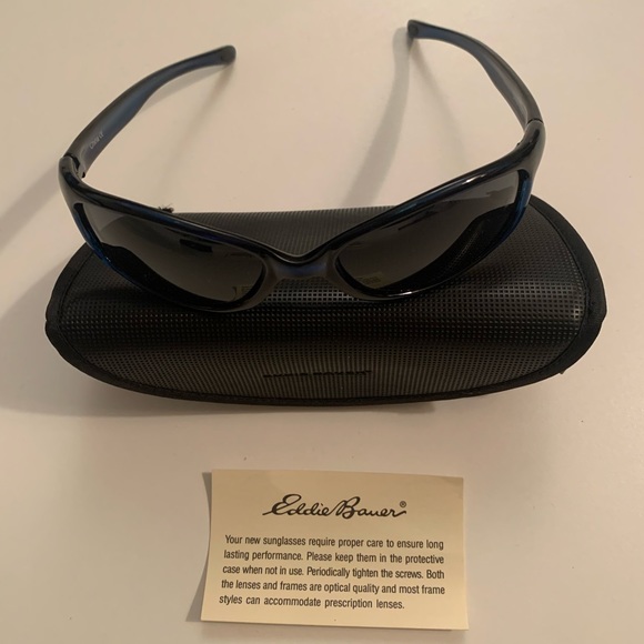 Unisex Sunglasses - Picture 1 of 3
